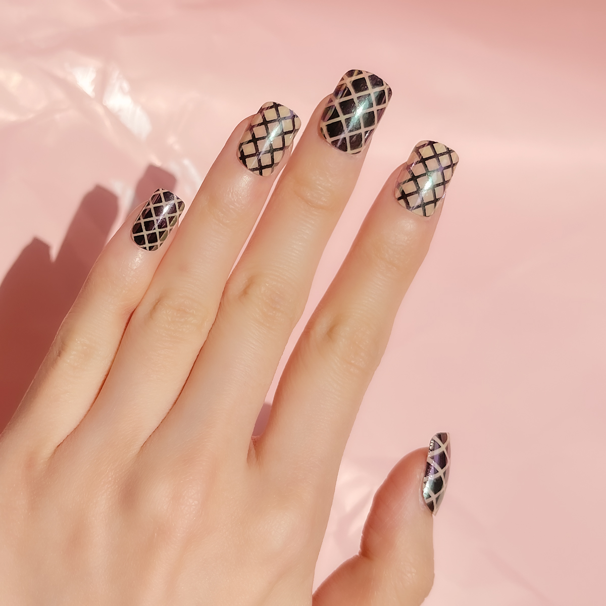 24 PCS PRESS ON NAIL TIPS SQUARE SHAPE BLACK AND WHITE CHECKERED PEARL details Picture