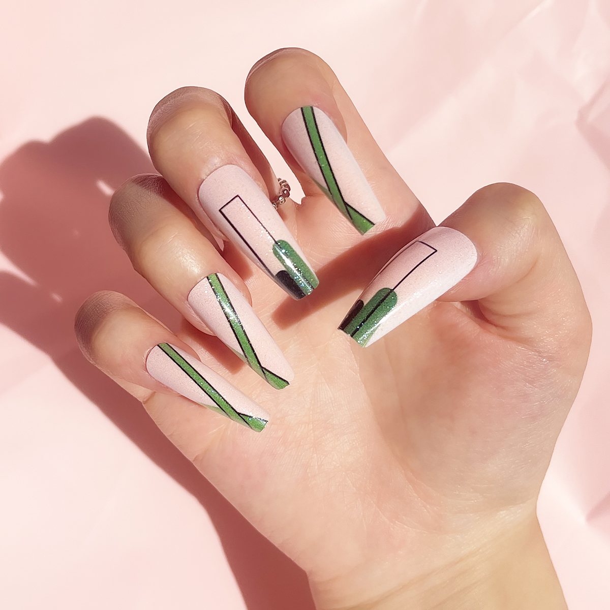 24 PCS PRESS ON NAIL TIPS LONG COFFIN SHAPE GREEN LINES AND PEARL COLOR Specification drawing
