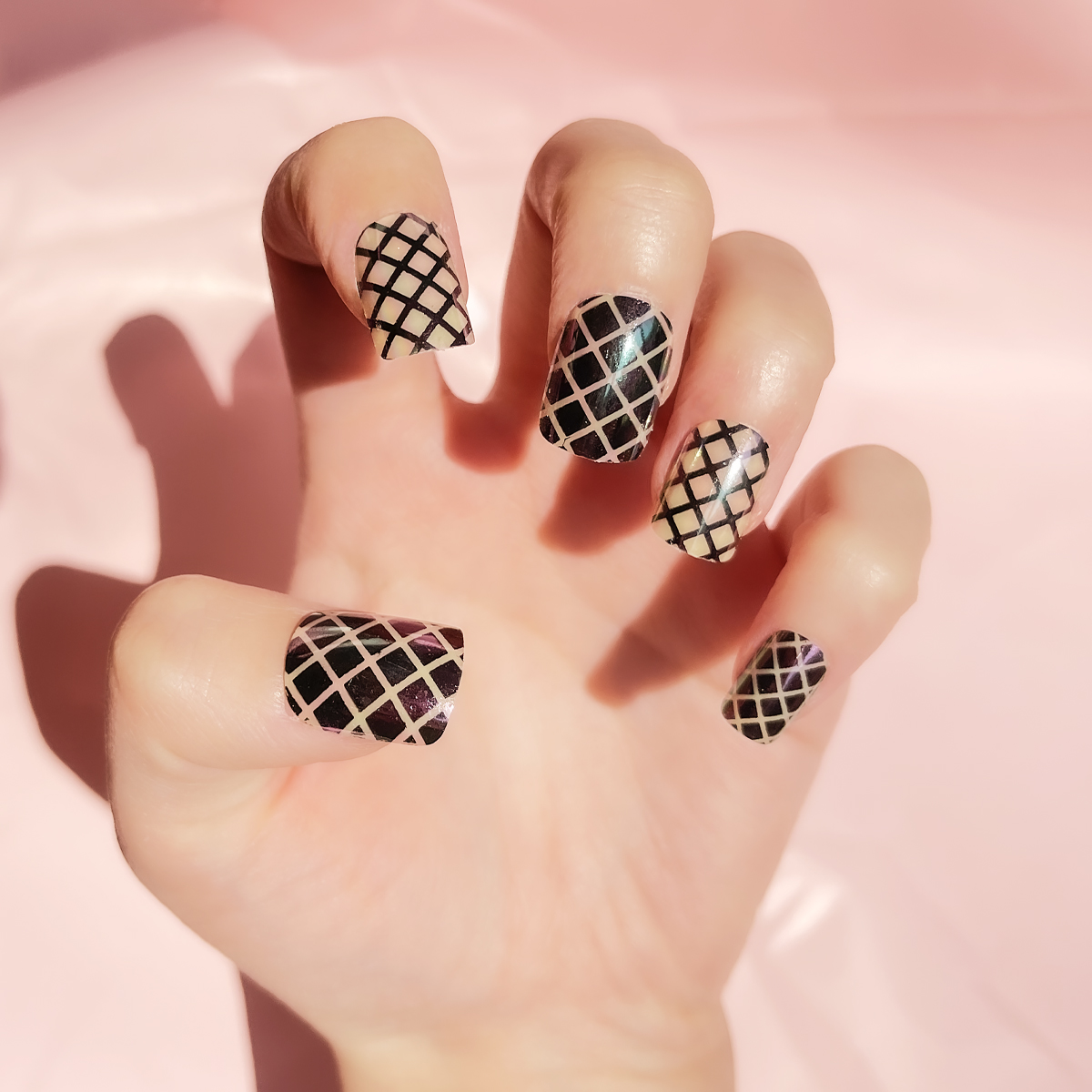 24 PCS PRESS ON NAIL TIPS SQUARE SHAPE BLACK AND WHITE CHECKERED PEARL full figure