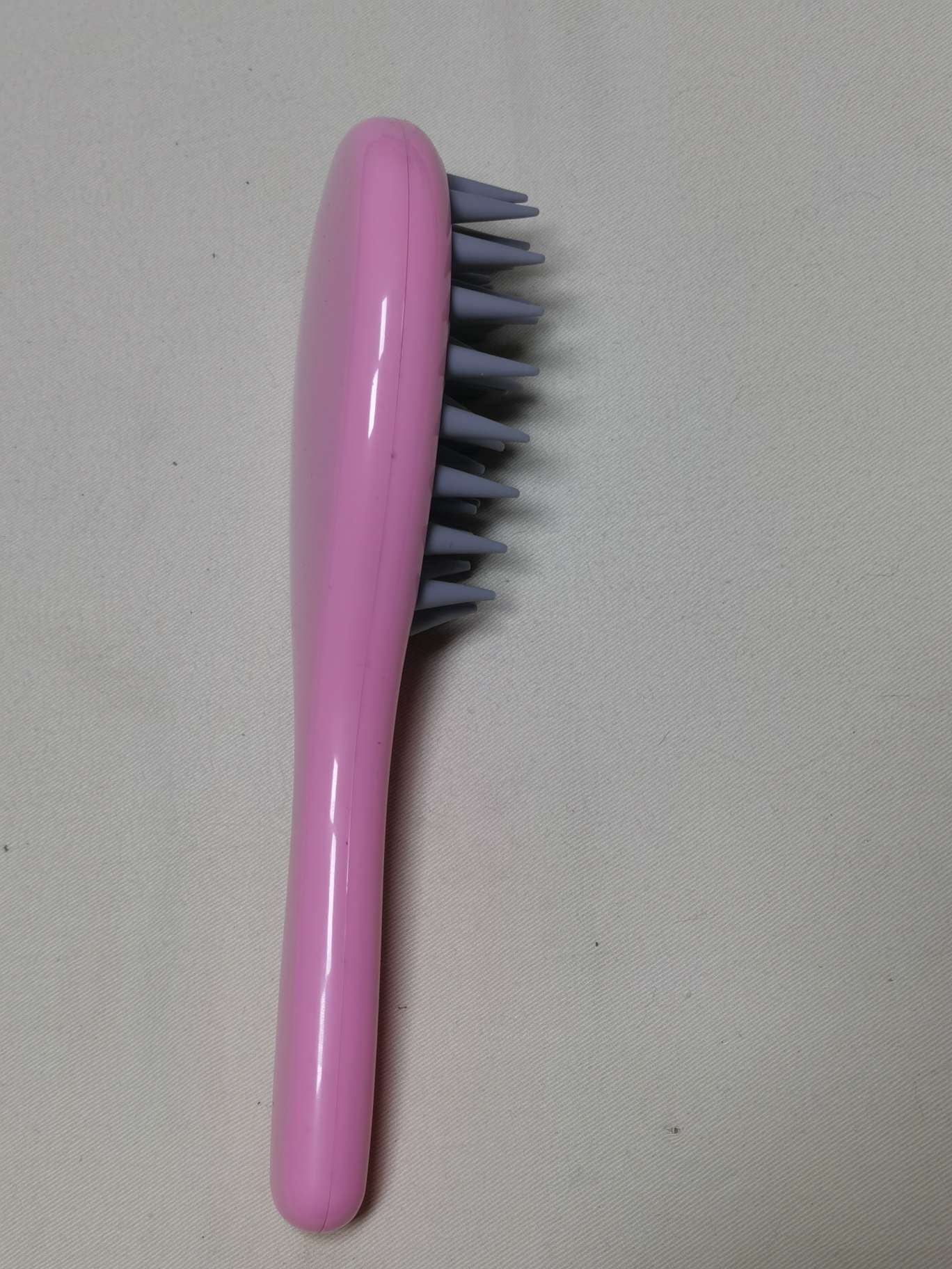 Coarse-toothed long-handled silicone hair-washing brush, a hair-washing wonder, for home scalp massage, cleaning, anti-itch and hair smoothing. Silicone comb, pet spray comb, cat and dog licking plate undefined