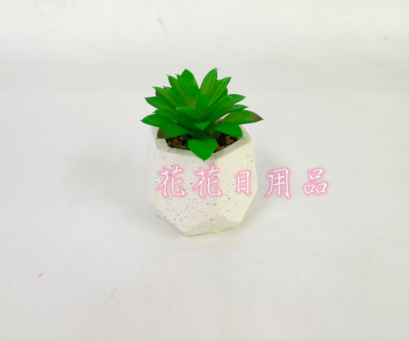 Artificial flower flowerpots, scenic spots, diamond-shaped ceramic POTS, and a variety of succulent ornaments Application Scenario