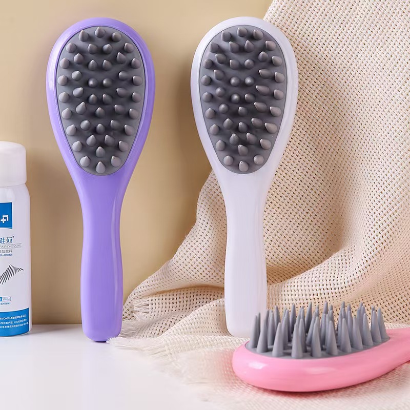 Coarse-toothed long-handled silicone hair-washing brush, a hair-washing wonder, for home scalp massage, cleaning, anti-itch and hair smoothing. Silicone comb, pet spray comb, cat and dog licking plate Application Scenario
