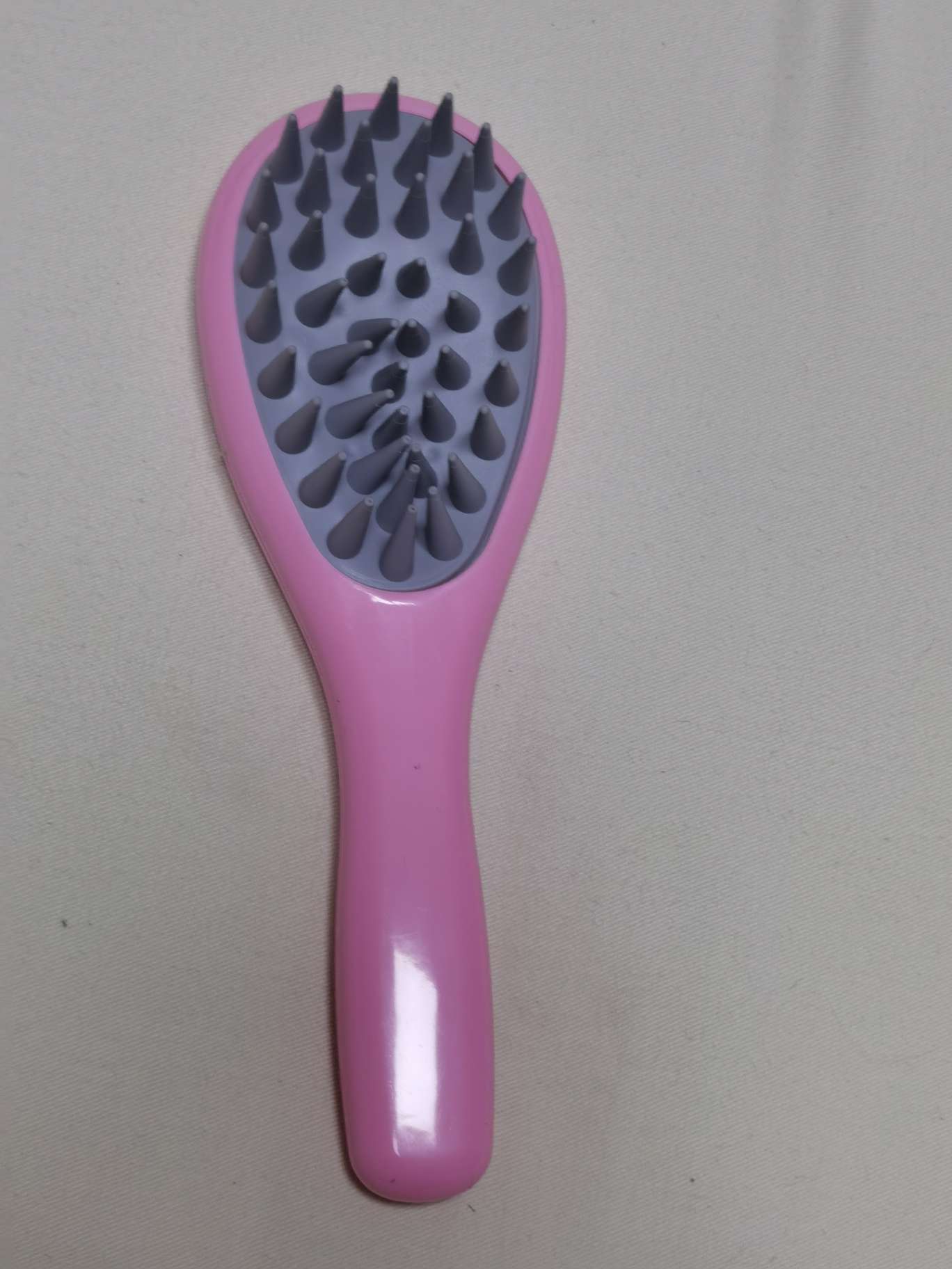 Coarse-toothed long-handled silicone hair-washing brush, a hair-washing wonder, for home scalp massage, cleaning, anti-itch and hair smoothing. Silicone comb, pet spray comb, cat and dog licking plate undefined