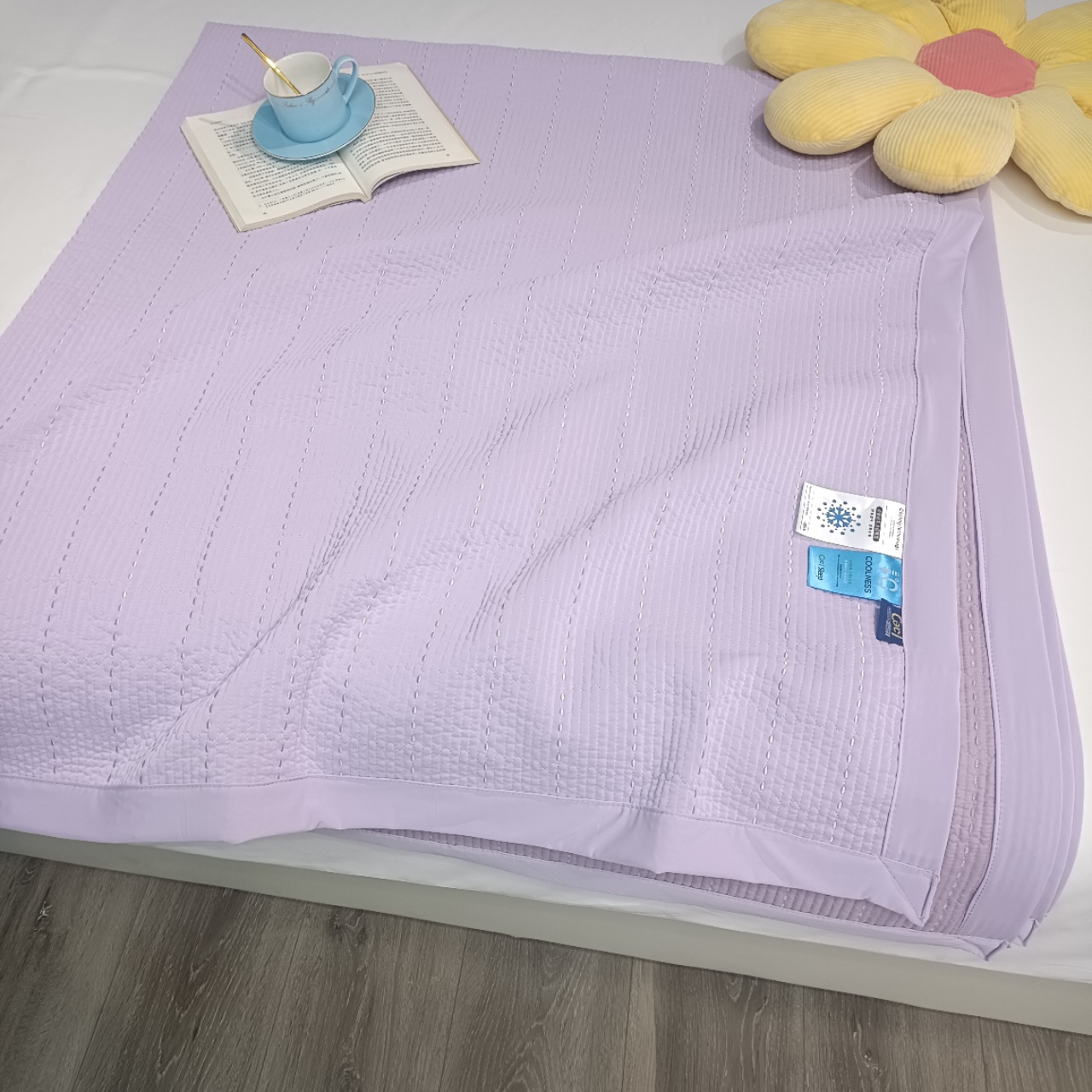 The bed cover is embroidered with rice grains in plain color and cool silk. The four-right bed cover is quilted and is being cleared out. It's a bargain from the source factory for promotion Item Picture