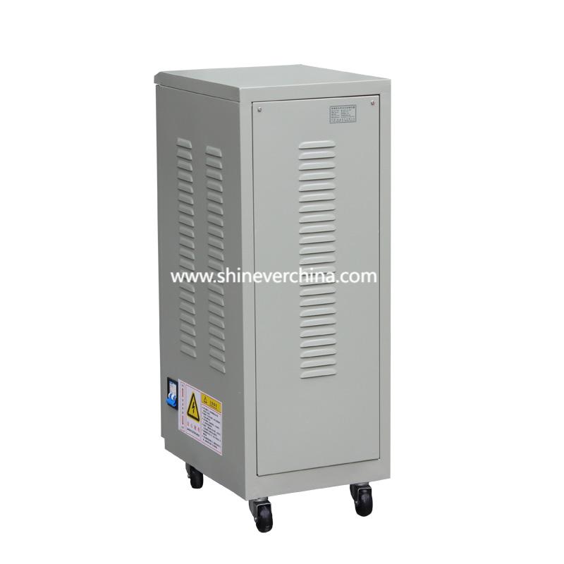 全自动交流稳压器/稳压器2000/变压器白底实物图