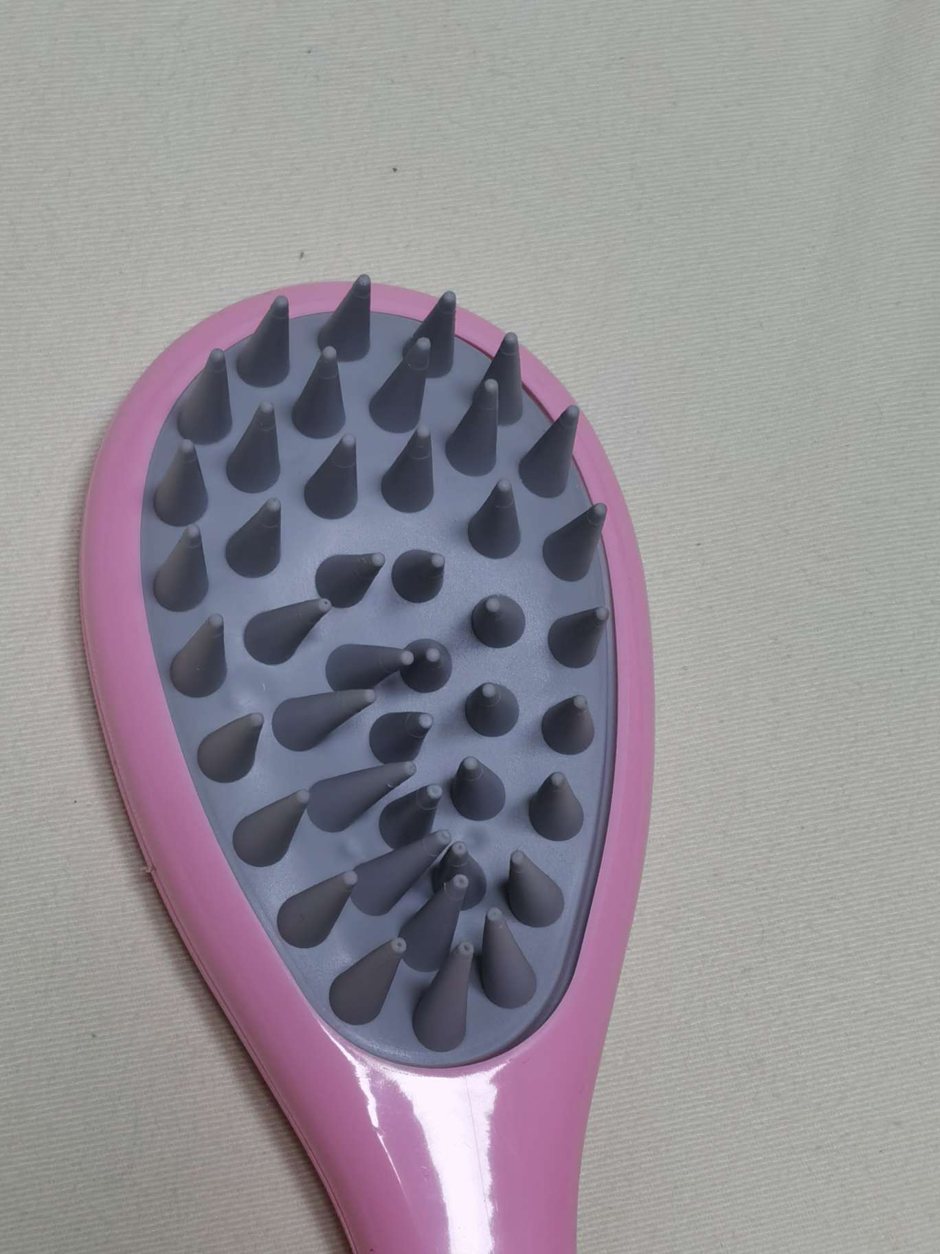 Coarse-toothed long-handled silicone hair-washing brush, a hair-washing wonder, for home scalp massage, cleaning, anti-itch and hair smoothing. Silicone comb, pet spray comb, cat and dog licking plate undefined
