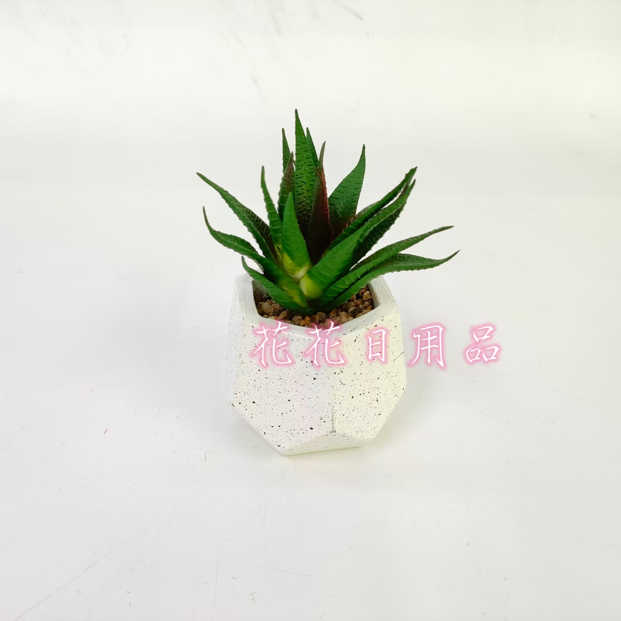 Artificial flower flowerpots, scenic spots, diamond-shaped ceramic POTS, and a variety of succulent ornaments details Picture