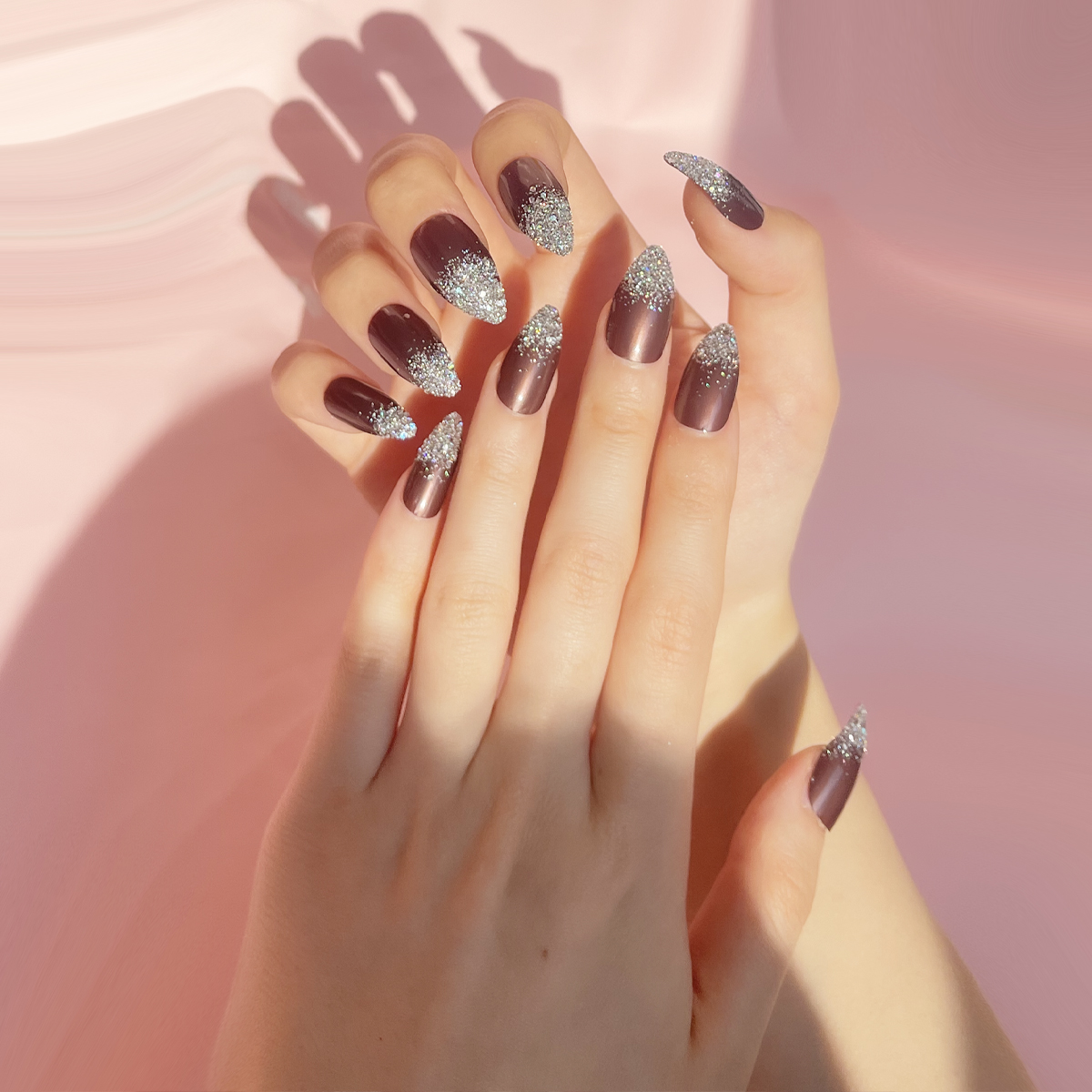 24 PCS PRESS ON NAIL TIPS STILETTO SHAPE BROWN BACKGROUND AND SLIVERY GLITTER Application Scenario
