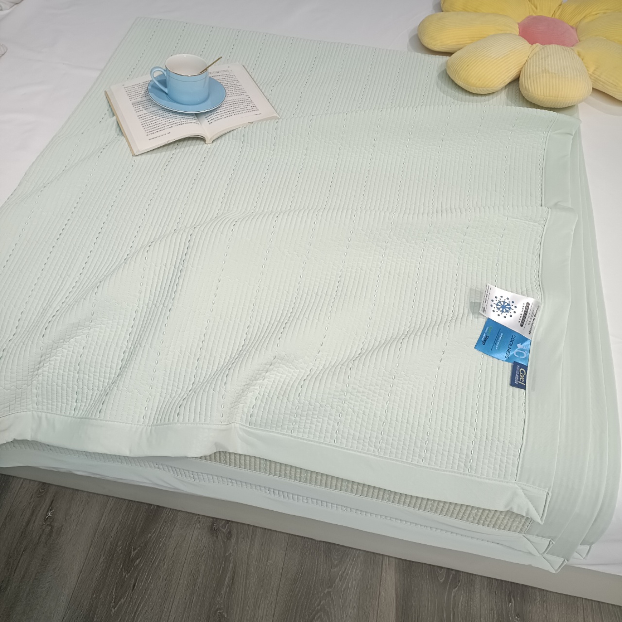 The bed cover is embroidered with rice grains in plain color and cool silk. The four-right bed cover is quilted and is being cleared out. It's a bargain from the source factory for promotion Specification image