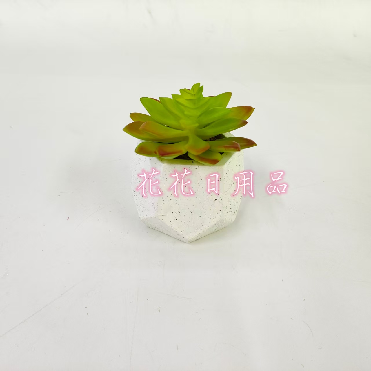 Artificial flower flowerpots, scenic spots, diamond-shaped ceramic POTS, and a variety of succulent ornaments Specification drawing