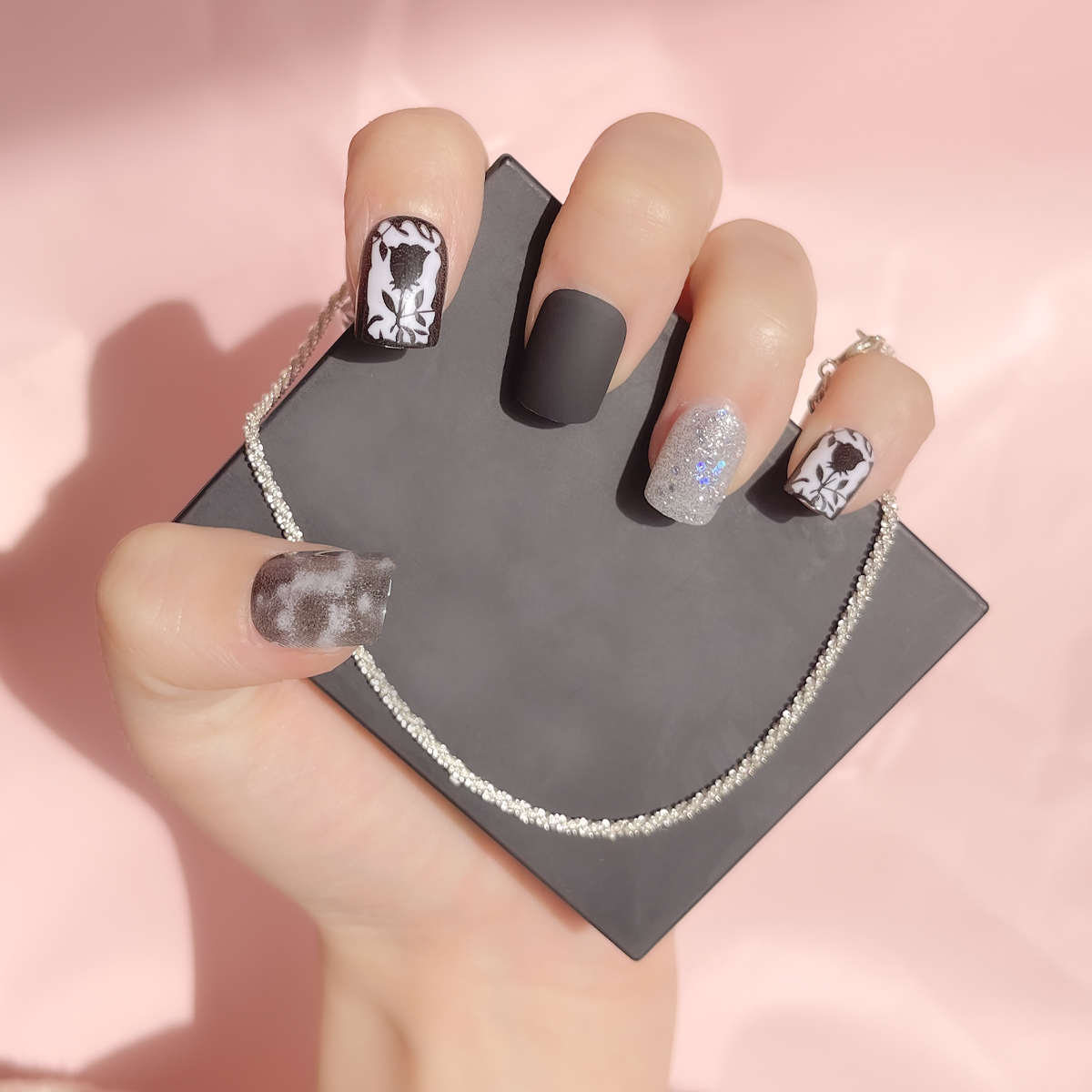 24 PCS PRESS ON NAIL TIPS SQUARE SHAPE BLACK ROSE AND SLIVERY GLITTER Application Scenario