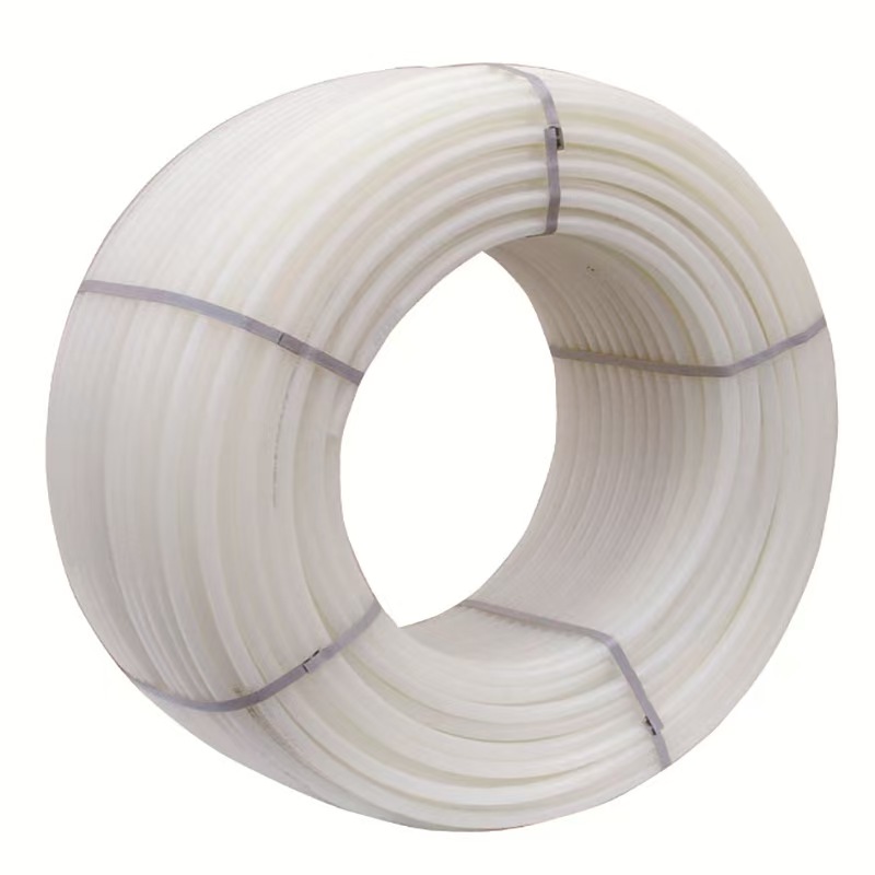 地暖管  PEXA地暖管件 采暖管  阻氧地暖管材  家用地暖管  PERT地暖管  地热管  分水器热管  阻氧管白底实物图