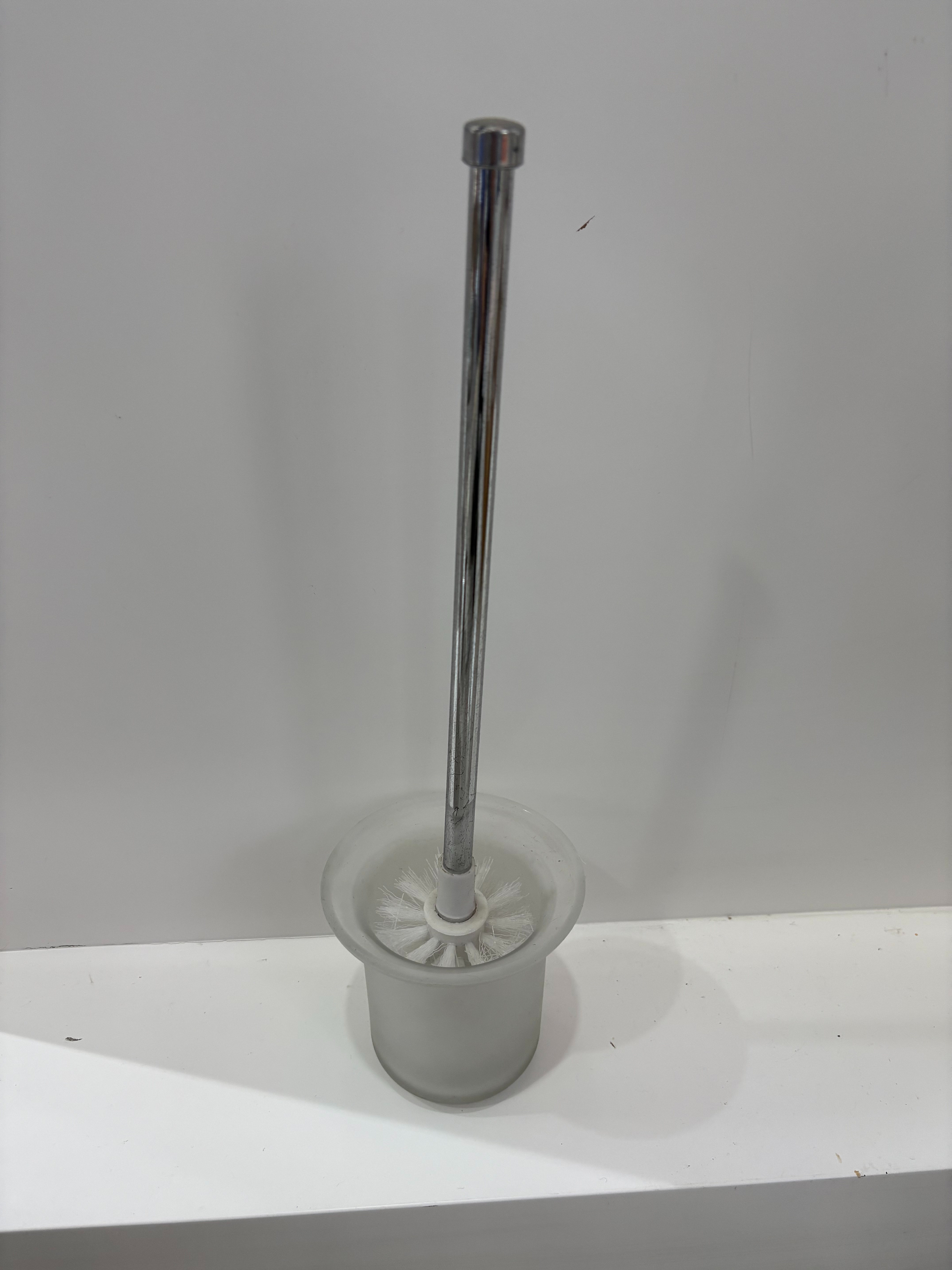 Simple black toilet brush holder set without drilling, space aluminum bathroom toilet frame, toilet brush head, cup holder, square Application Scenario