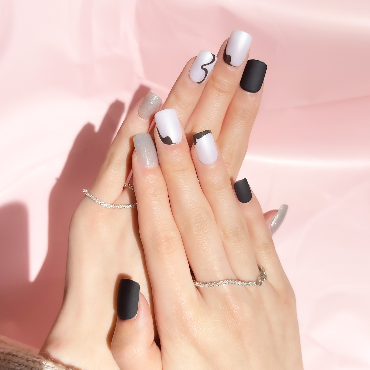 24 PCS PRESS ON NAIL TIPS SQUARE SHAPE BLACK AND WHITE STYLE details Picture