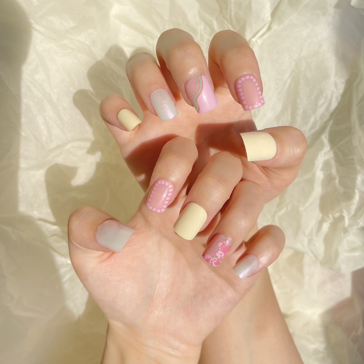 24 PCS PRESS ON NAIL TIPS SQUARE SHAPE WHITE PEARL PINK FLOWER AND DOTS full figure