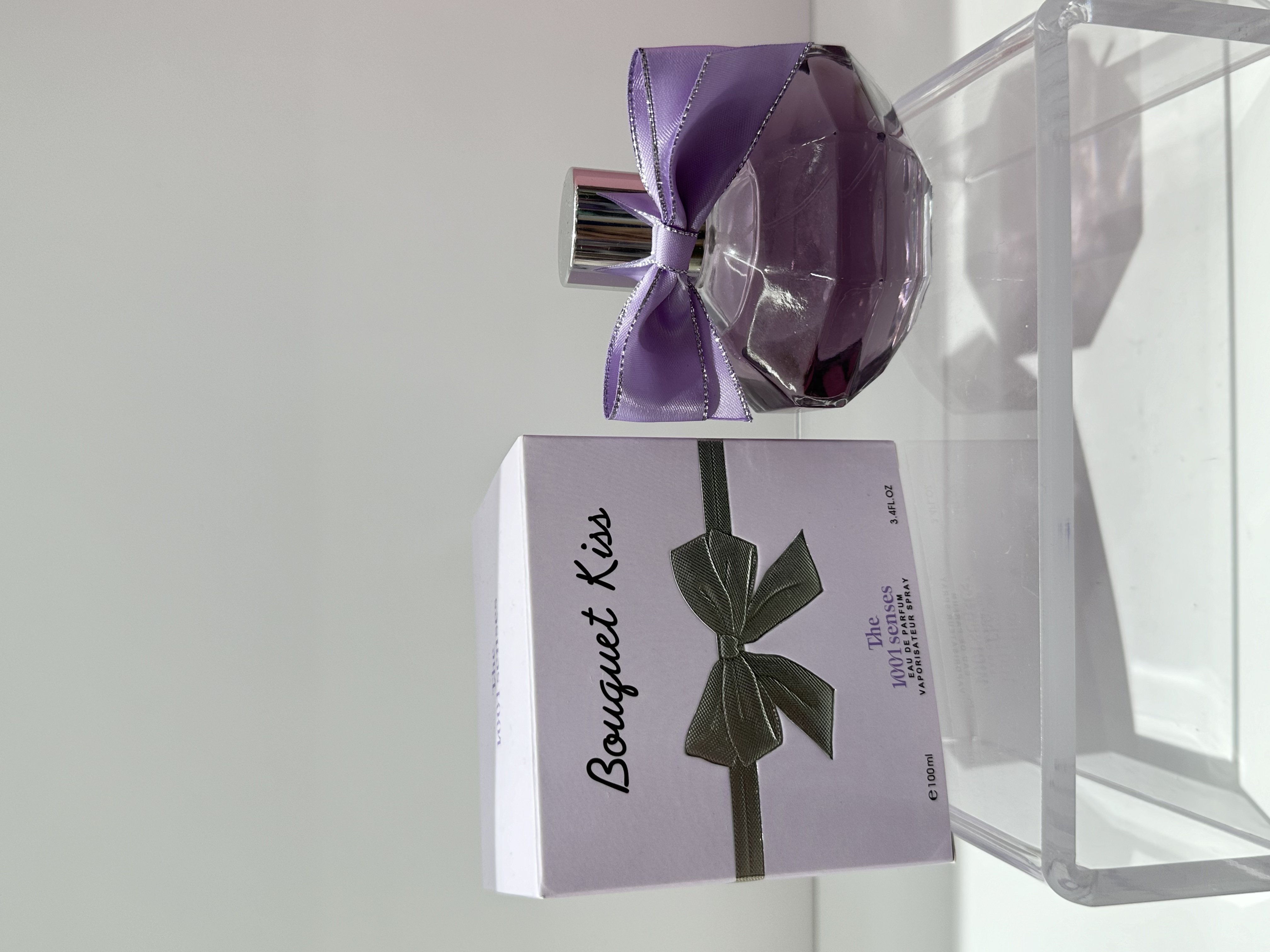 كل طعم من طعم Perfumes Buquet Kiss Buquet Kiss Booket Kiss بقبلة الانفجارات العابرة للحدود 100ML هي قصة فريدة Specification image