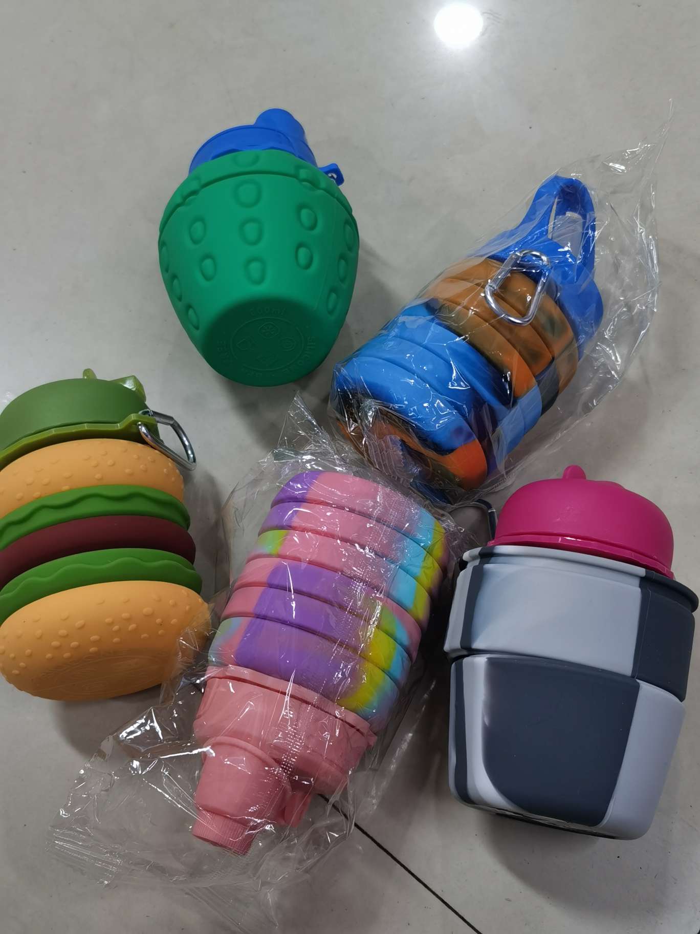 Silicone food-grade water cups, travel sports water bottles, outdoor silicone folding cups, large-capacity children's telescopic silicone cups Item Picture