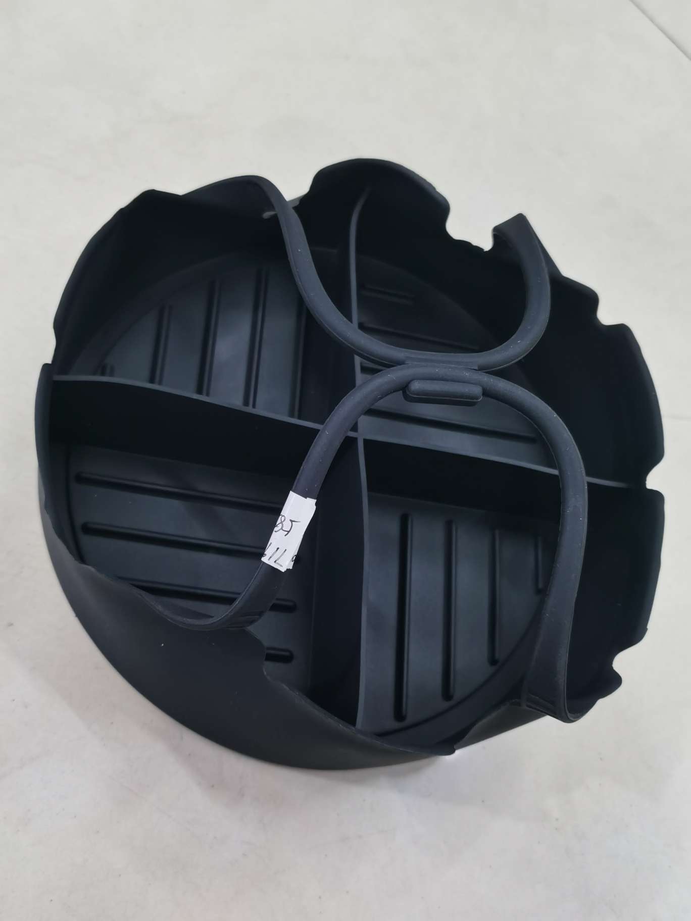 2025 Amazon's new split-compartment air fryer silicone pad, air fryer basket, and silicone air fryer baking tray full figure