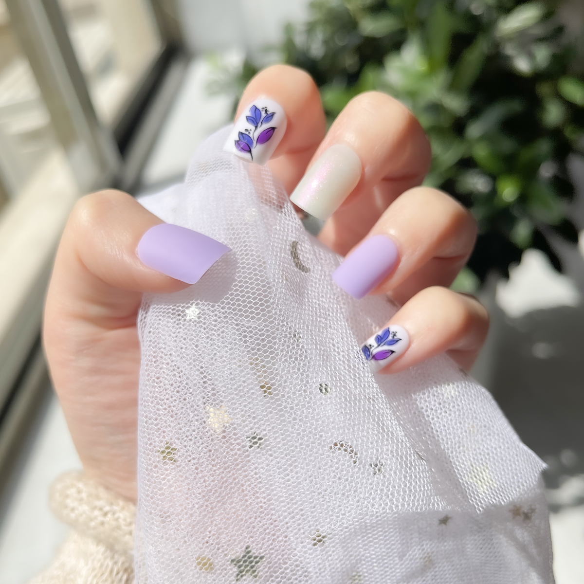 24 PCS PRESS ON NAIL TIPS SQUARE SHAPE PURPLE AND WHITE Application Scenario