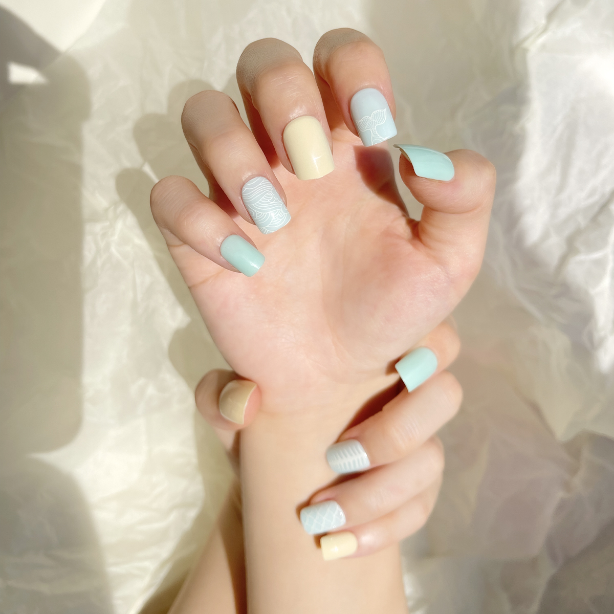 24 PCS PRESS ON NAIL TIPS SQUARE SHAPE YELLOW AND BLUE PATTERN Application Scenario