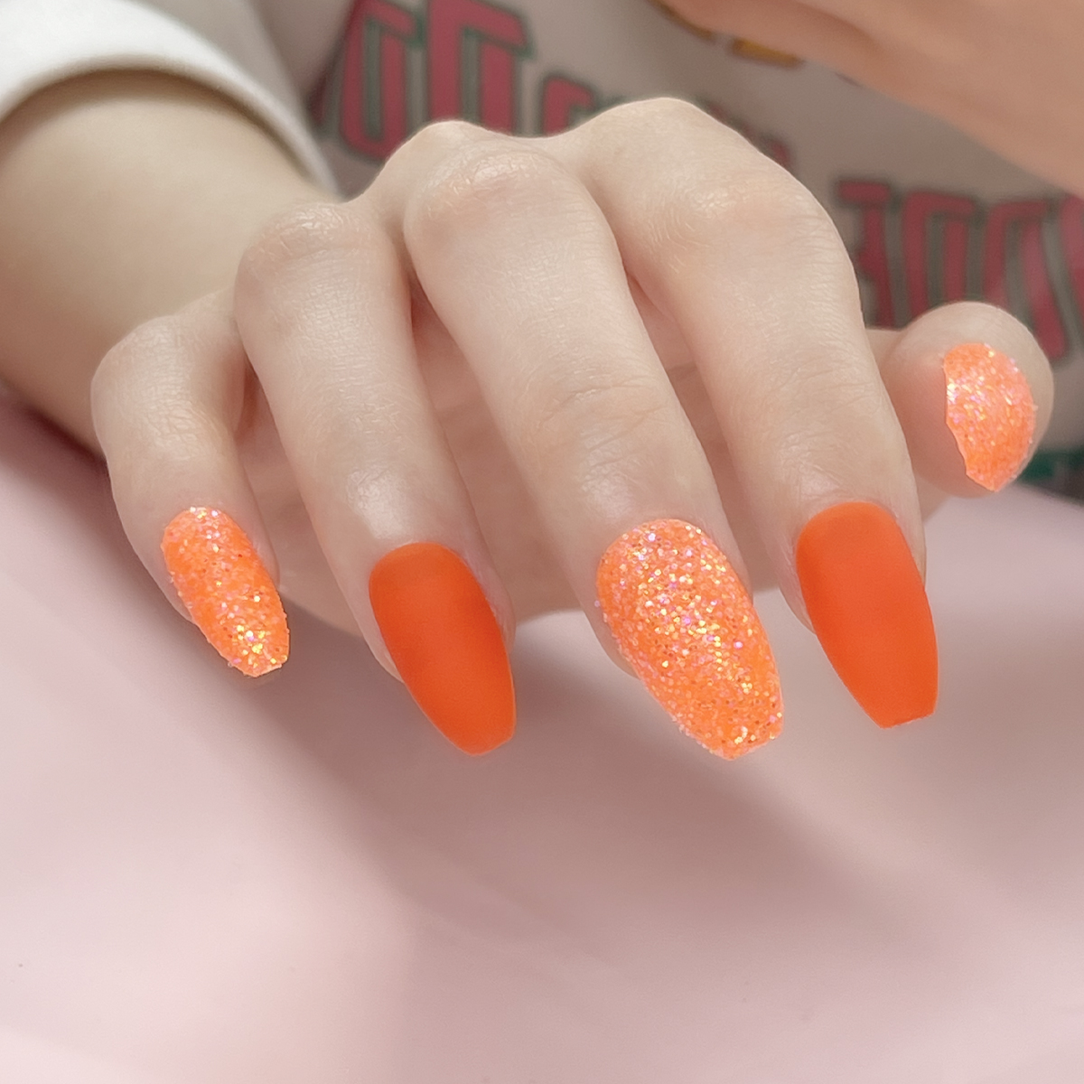 24 PCS PRESS ON NAIL TIPS COFFIN SHAPE ORANGE MATTE AND GLITTER details Picture