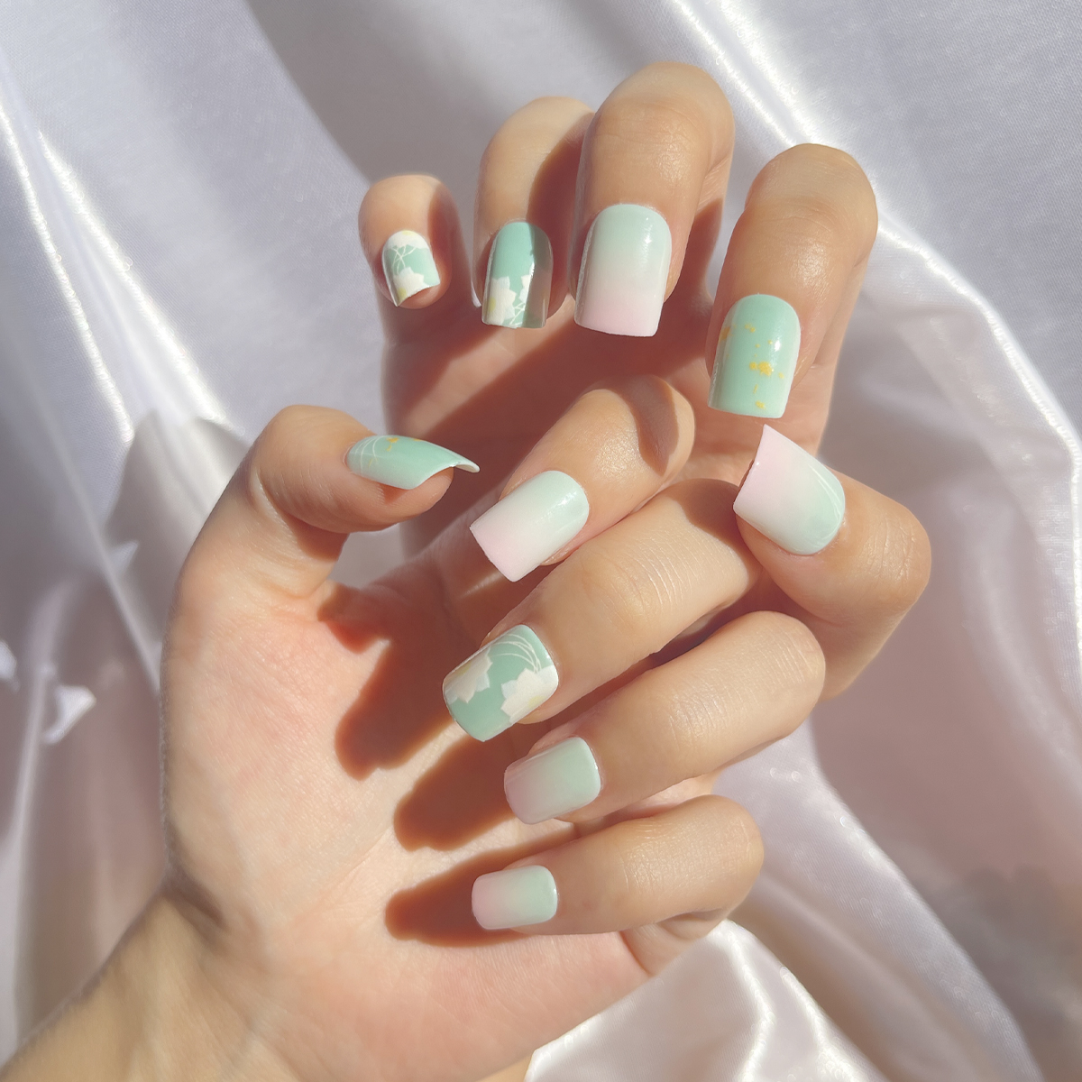 24 PCS PRESS ON NAIL TIPS SQUARE SHAPE GREEN BACKGROUND AND WHITE FLOWER details Picture