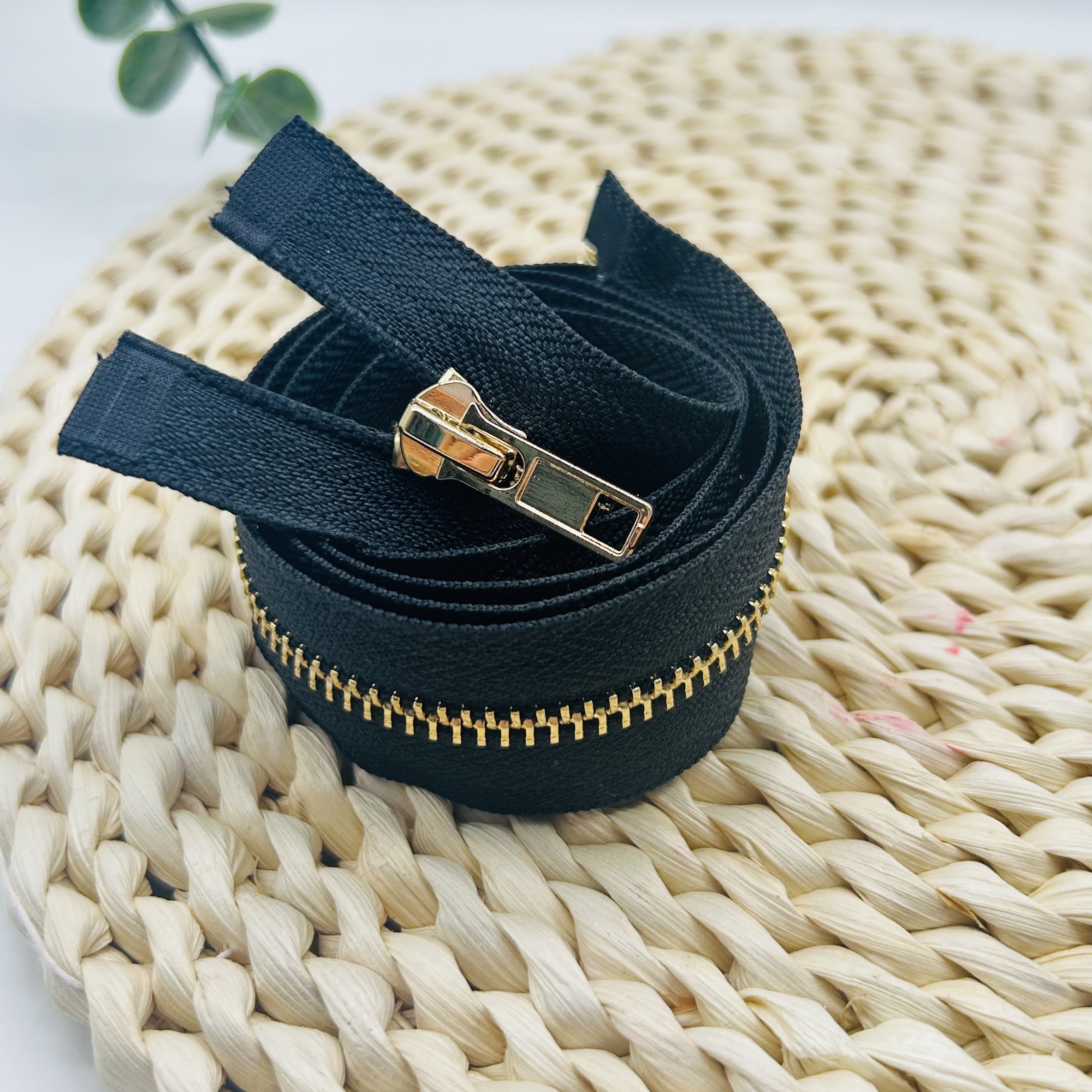 No. 5 Premium Metal, Plain Thread, Light Gold, White Gold, Gun Black, Zipper, Tail Hanging, Plated, Automatic Front Opening, Special For Front Opening Application Scenario