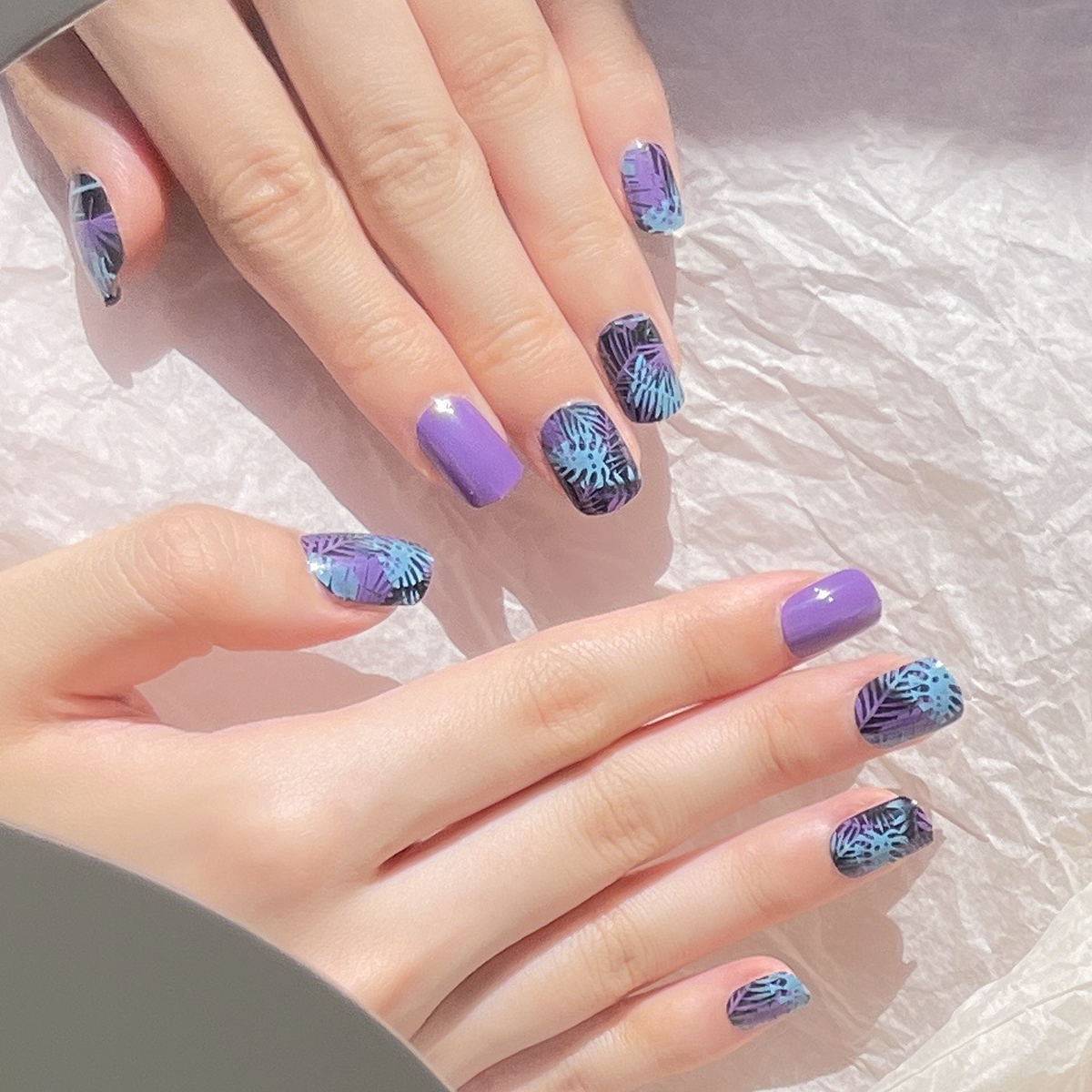 24 PCS PRESS ON NAIL TIPS ROUND SHAPE PURPLE BASE COLOR WITH LEAVES full figure