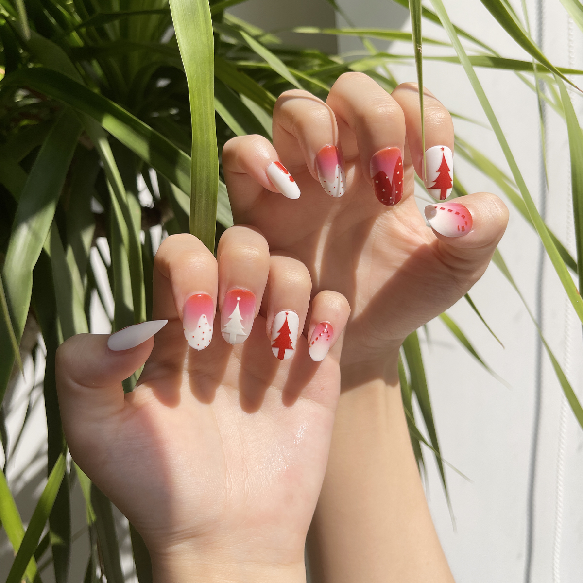 24 PCS PRESS ON NAIL TIPS OVAL SHAPE CHRISTMAS TREE PATTERN details Picture