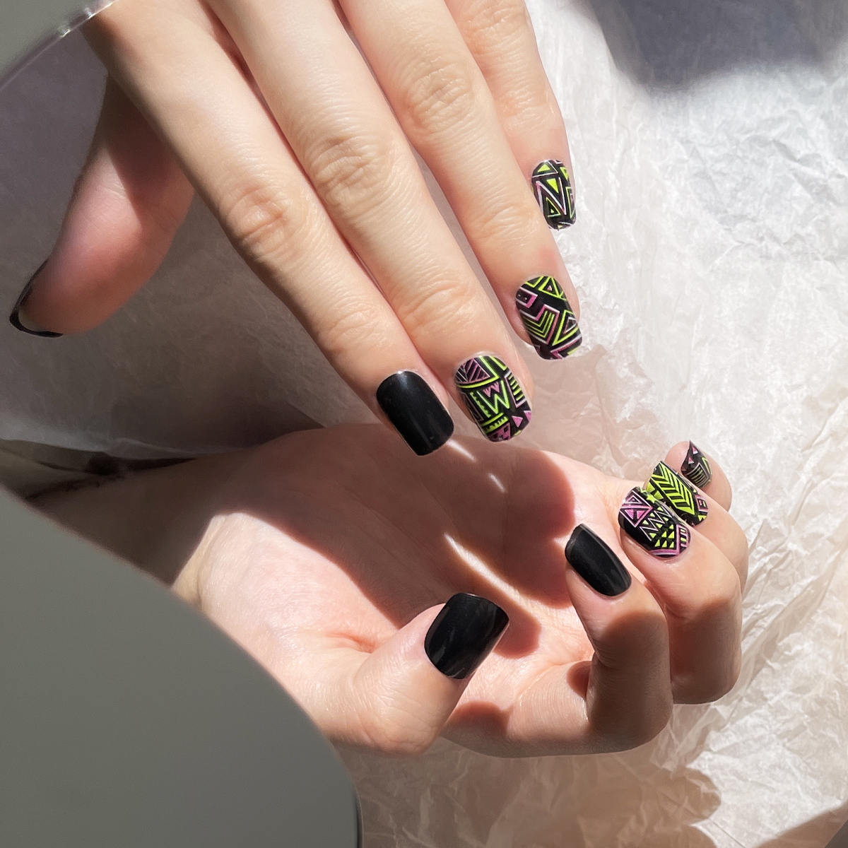 24 PCS PRESS ON NAIL TIPS ROUND SHAPE BLACK BASE COLOR WITH PATTERNS full figure