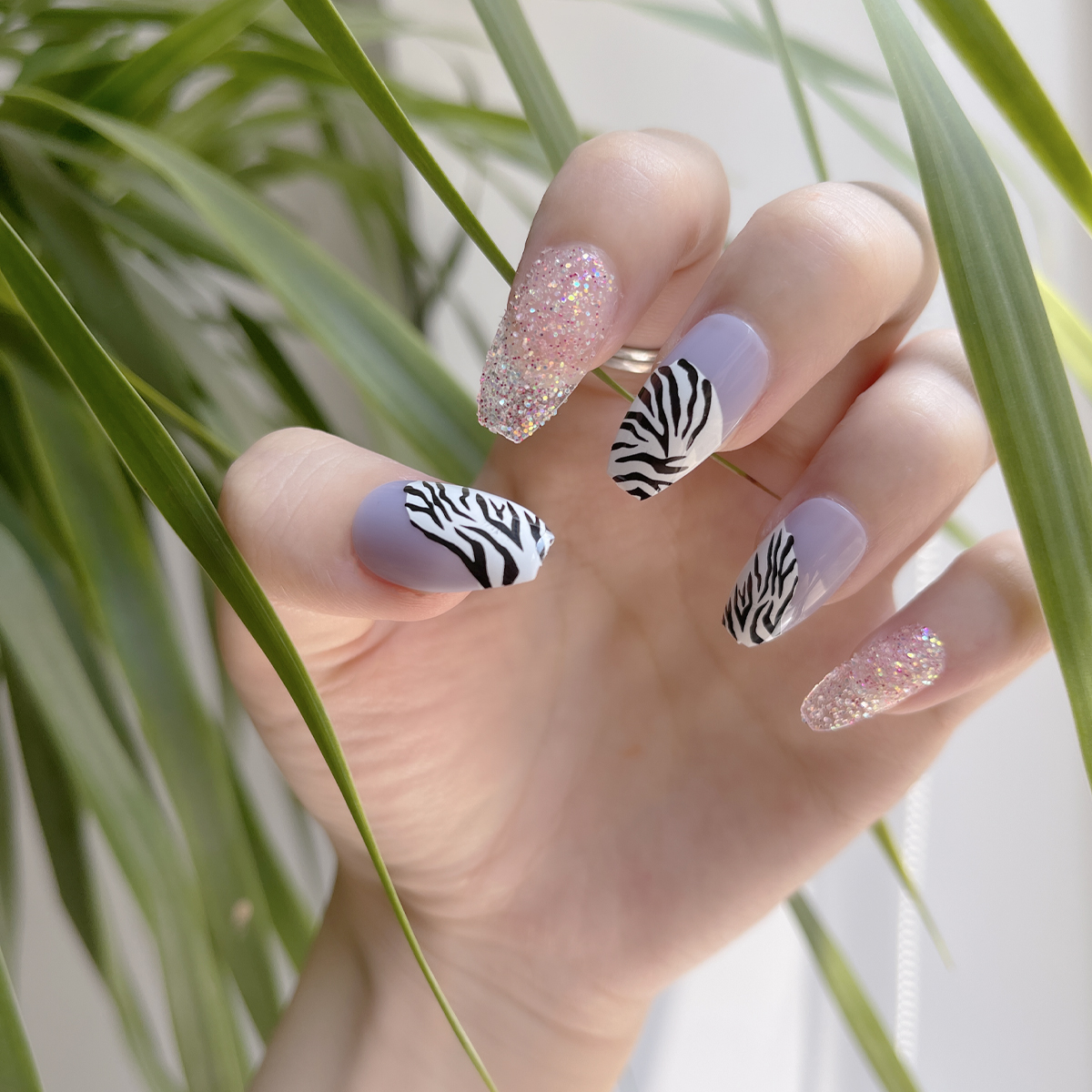 24 PCS PRESS ON NAIL TIPS COFFIN SHAPE ZEBRA STRIPES WITH SHINING GLITTER full figure