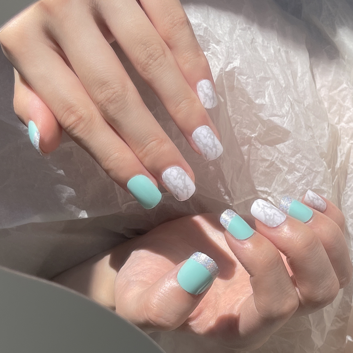 24 PCS PRESS ON NAIL TIPS ROUND SHAPE MINT GREEN WITH SLIVERY GLITTER details Picture