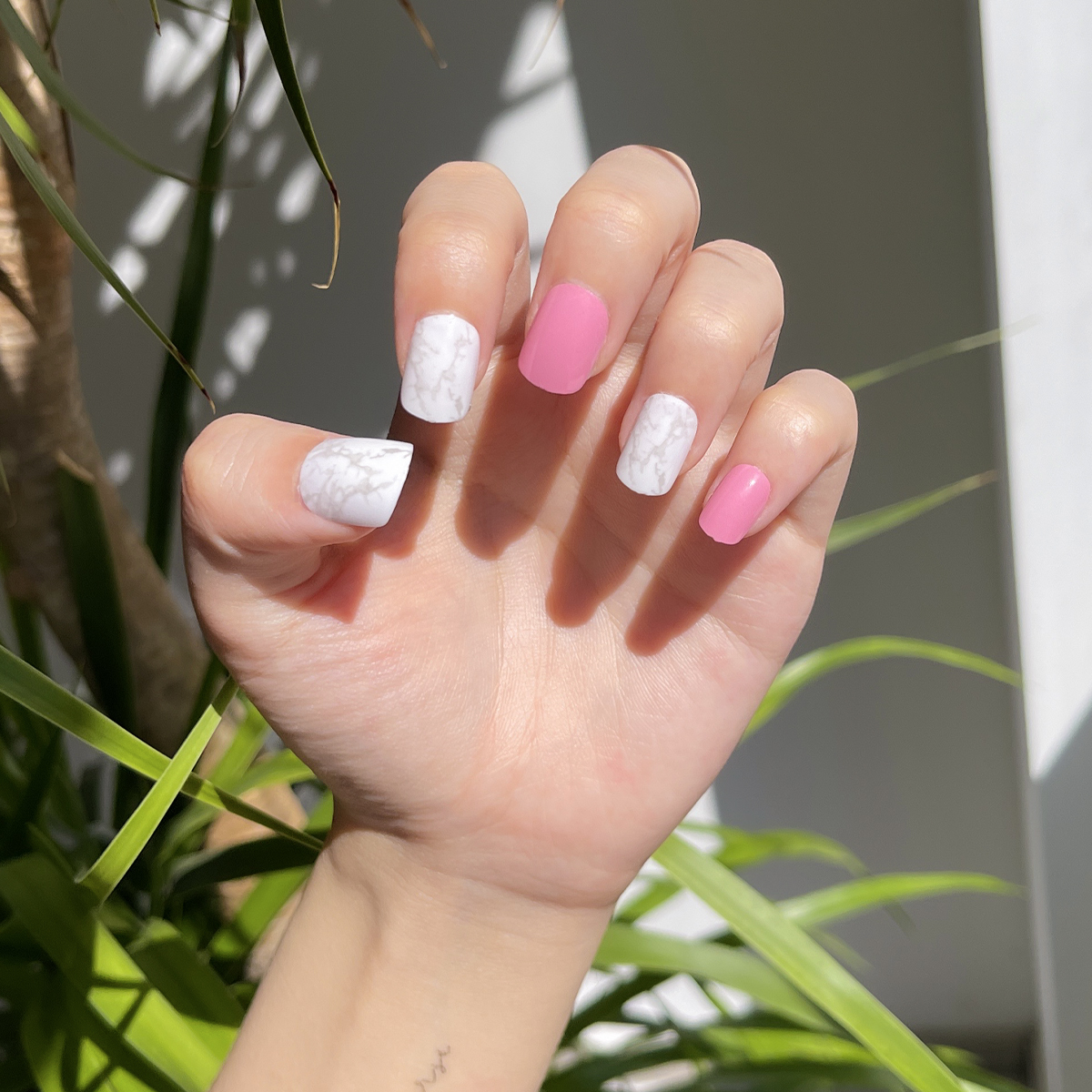 24 PCS PRESS ON NAIL TIPS ROUND SHAPE PINK AND WHITE COLOR Item Picture