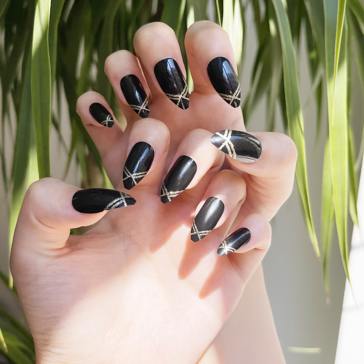 24 PCS PRESS ON NAIL TIPS STILETTO SHAPE BLACK BASE COLOR WITH GOLD GLITTER full figure