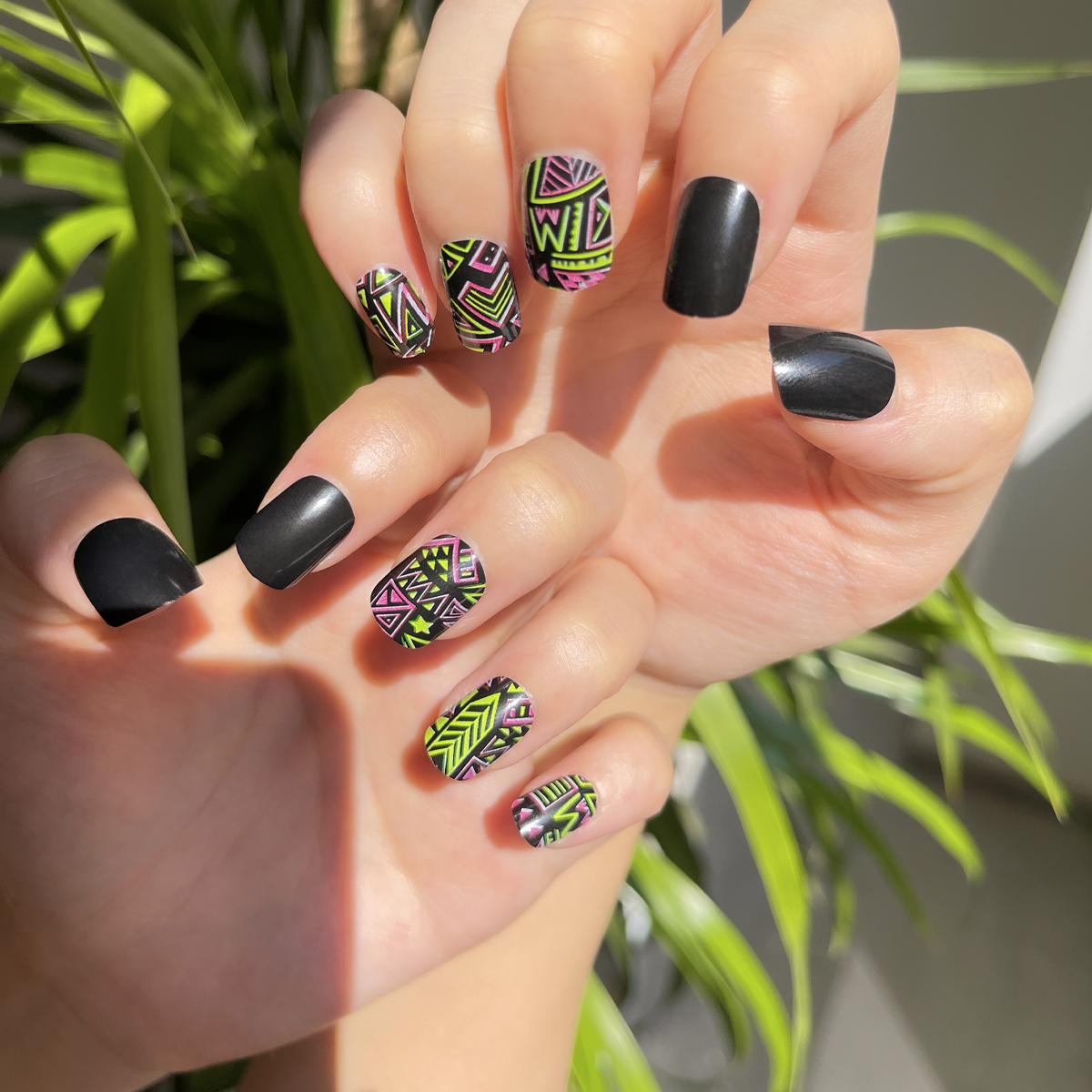 24 PCS PRESS ON NAIL TIPS ROUND SHAPE BLACK BASE COLOR WITH PATTERNS Specification drawing