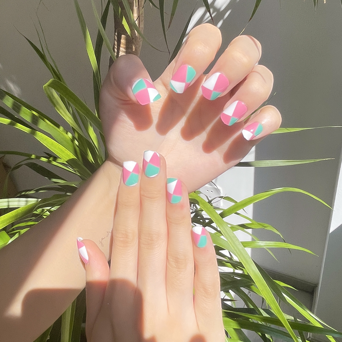 24 PCS PRESS ON NAIL TIPS ROUND SHAPE PINK AND MINT GREEN COLOR details Picture