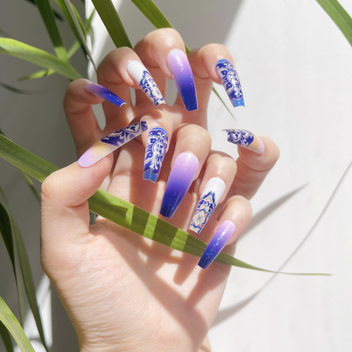 24 PCS PRESS ON NAIL TIPS BALLET SHAPE PURPLE PEARL COLOR BLUE AND WHITE PORCELAIN PATTERN full figure