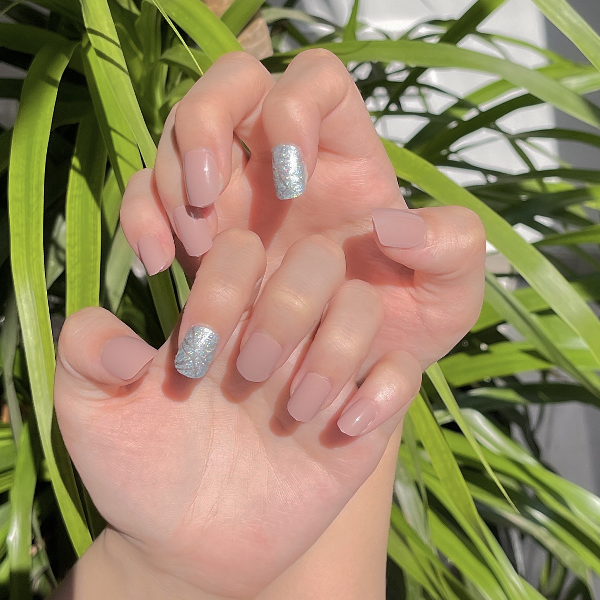 24 PCS PRESS ON NAIL TIPS ROUND SHAPE NUDE PINK COLOR WITH SLIVERY GLITTER details Picture