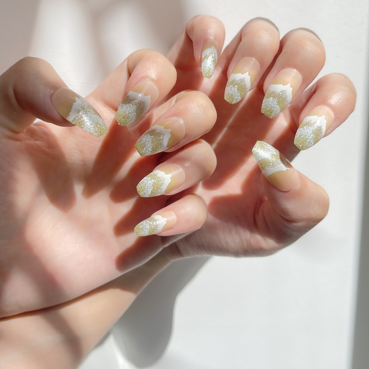 24 PCS PRESS ON NAIL TIPS COFFIN SHAPE WHITE WAVES WITH GOLD GLITTER EFFECT full figure