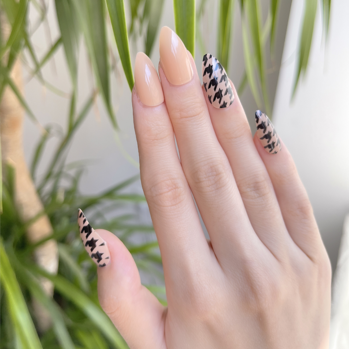 24 PCS PRESS ON NAIL TIPS STILETTO SHAPE CHECK PATTERN details Picture