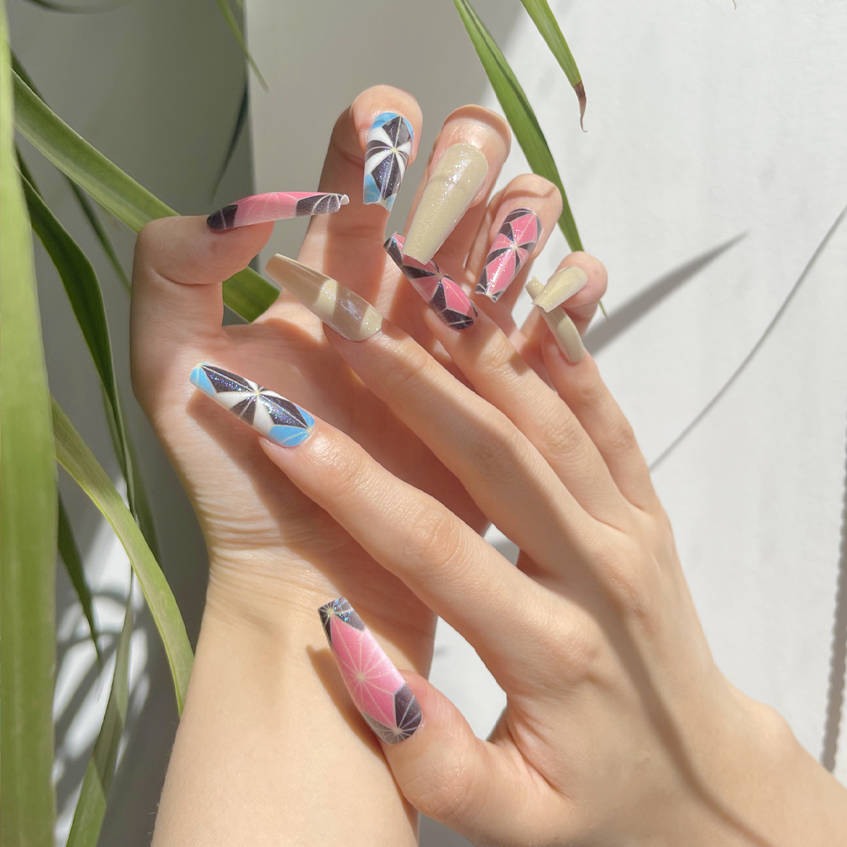 24 PCS PRESS ON NAIL TIPS BALLET SHAPE PEARL COLOR AND DIAMOND PATTERN  details Picture