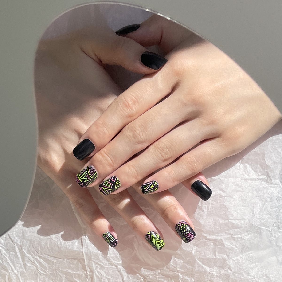 24 PCS PRESS ON NAIL TIPS ROUND SHAPE BLACK BASE COLOR WITH PATTERNS full figure