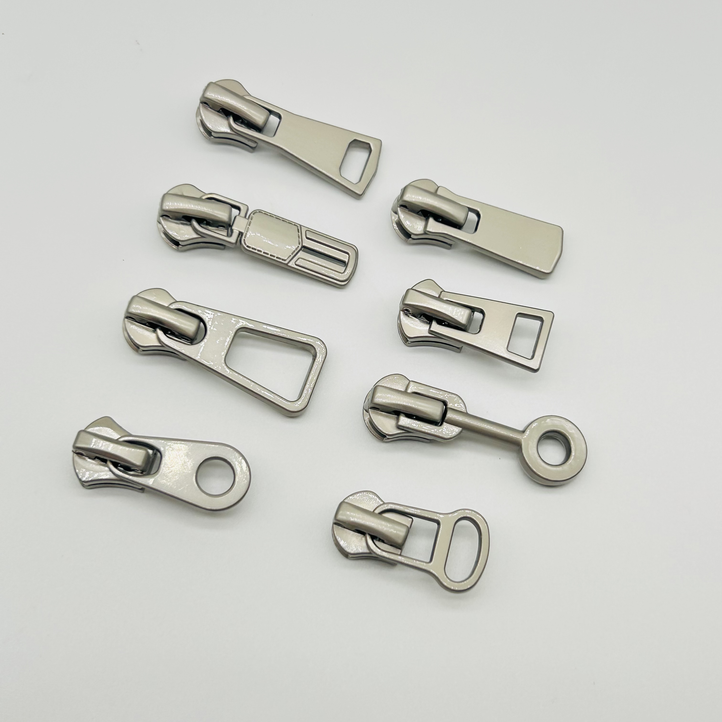 跨境/链头拉片/银色金属拉链头/彩绘陶瓷珠/拉链产品图