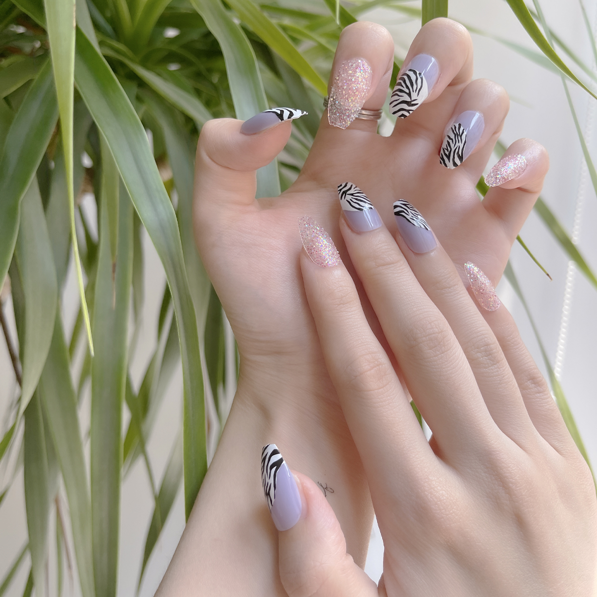 24 PCS PRESS ON NAIL TIPS COFFIN SHAPE ZEBRA STRIPES WITH SHINING GLITTER details Picture