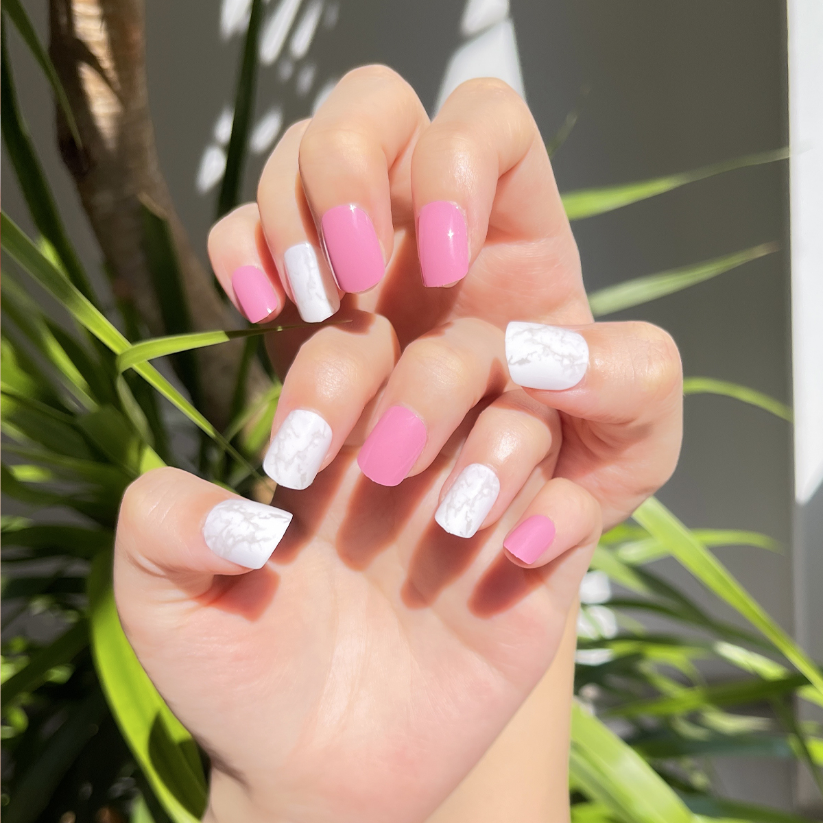24 PCS PRESS ON NAIL TIPS ROUND SHAPE PINK AND WHITE COLOR Application Scenario