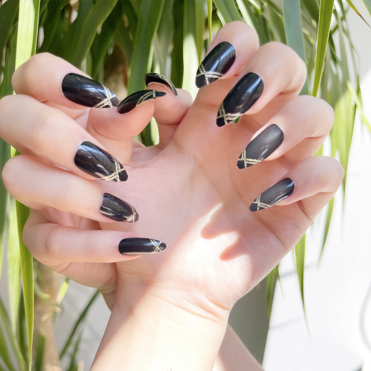 24 PCS PRESS ON NAIL TIPS STILETTO SHAPE BLACK BASE COLOR WITH GOLD GLITTER Specification drawing