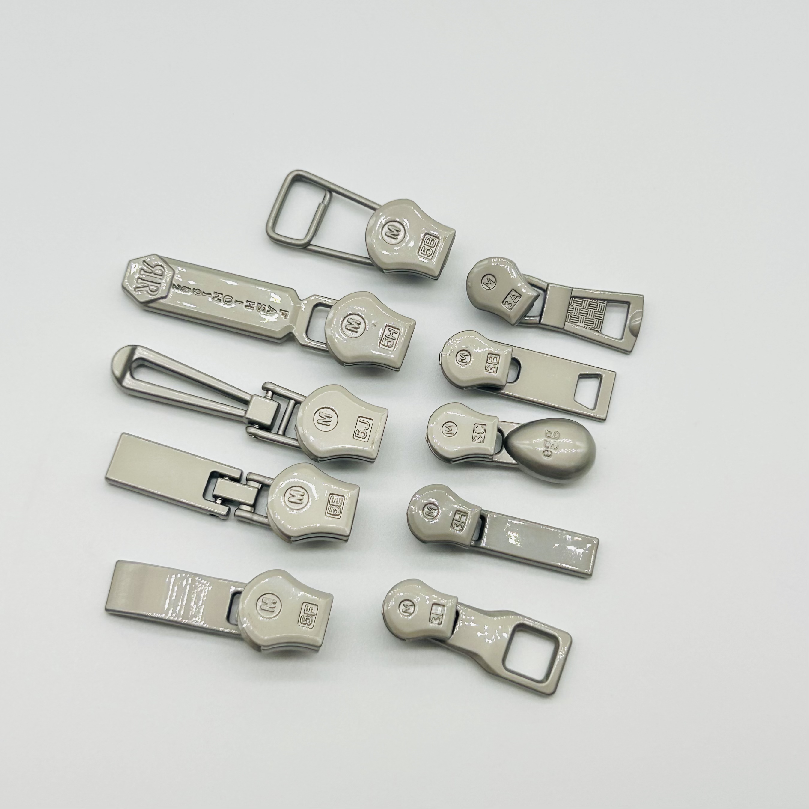 跨境/链头拉片/银色金属拉链头/彩绘陶瓷珠/拉链白底实物图