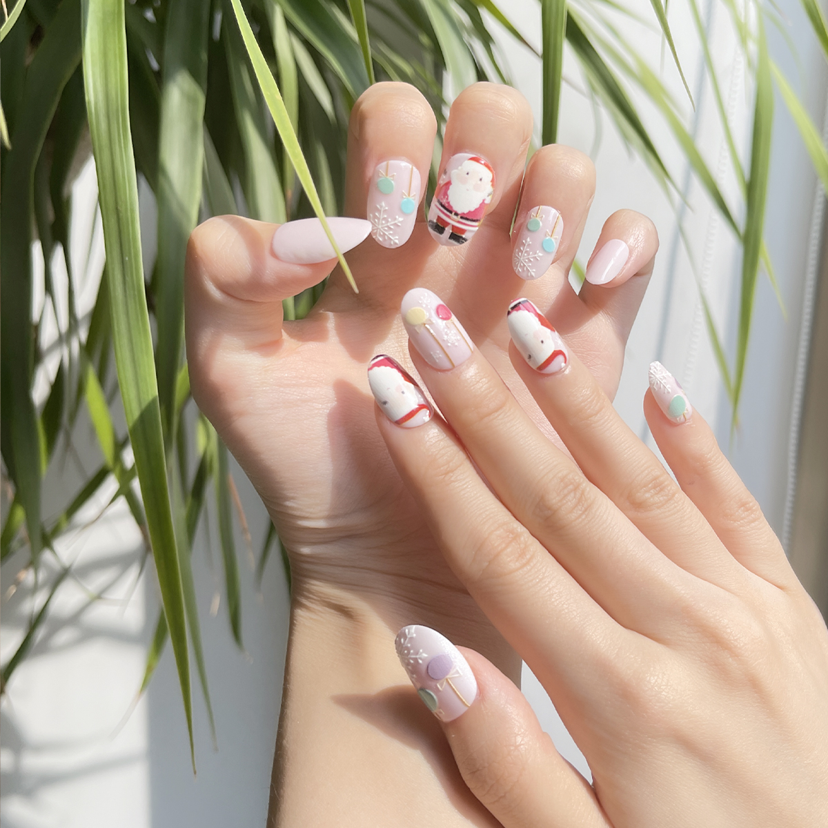 24 PCS PRESS ON NAIL TIPS OVAL SHAPE SANTA CLAUS PATTERN full figure