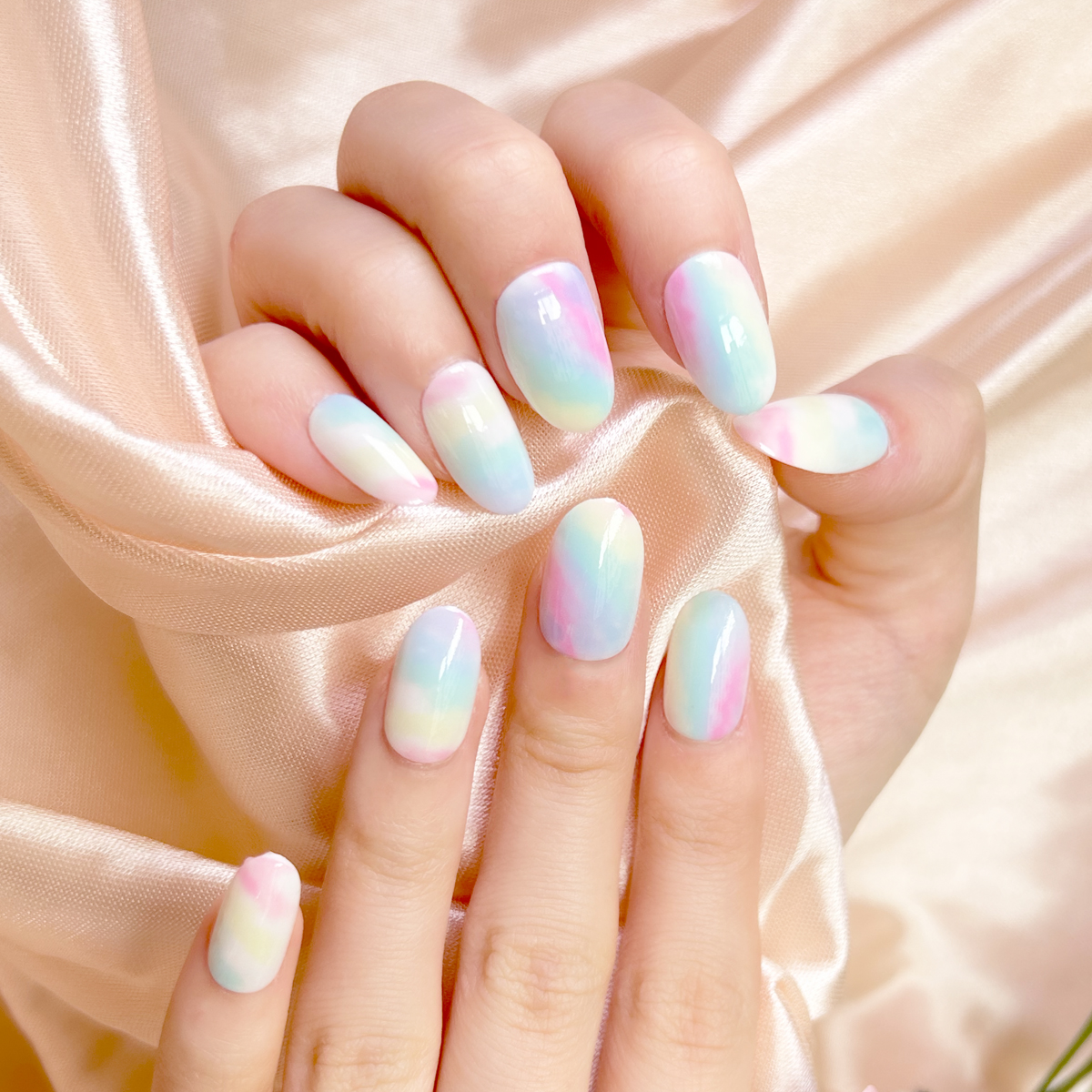 24 PCS PRESS ON NAIL TIPS OVAL SHAPE COLOR BLENDING Application Scenario