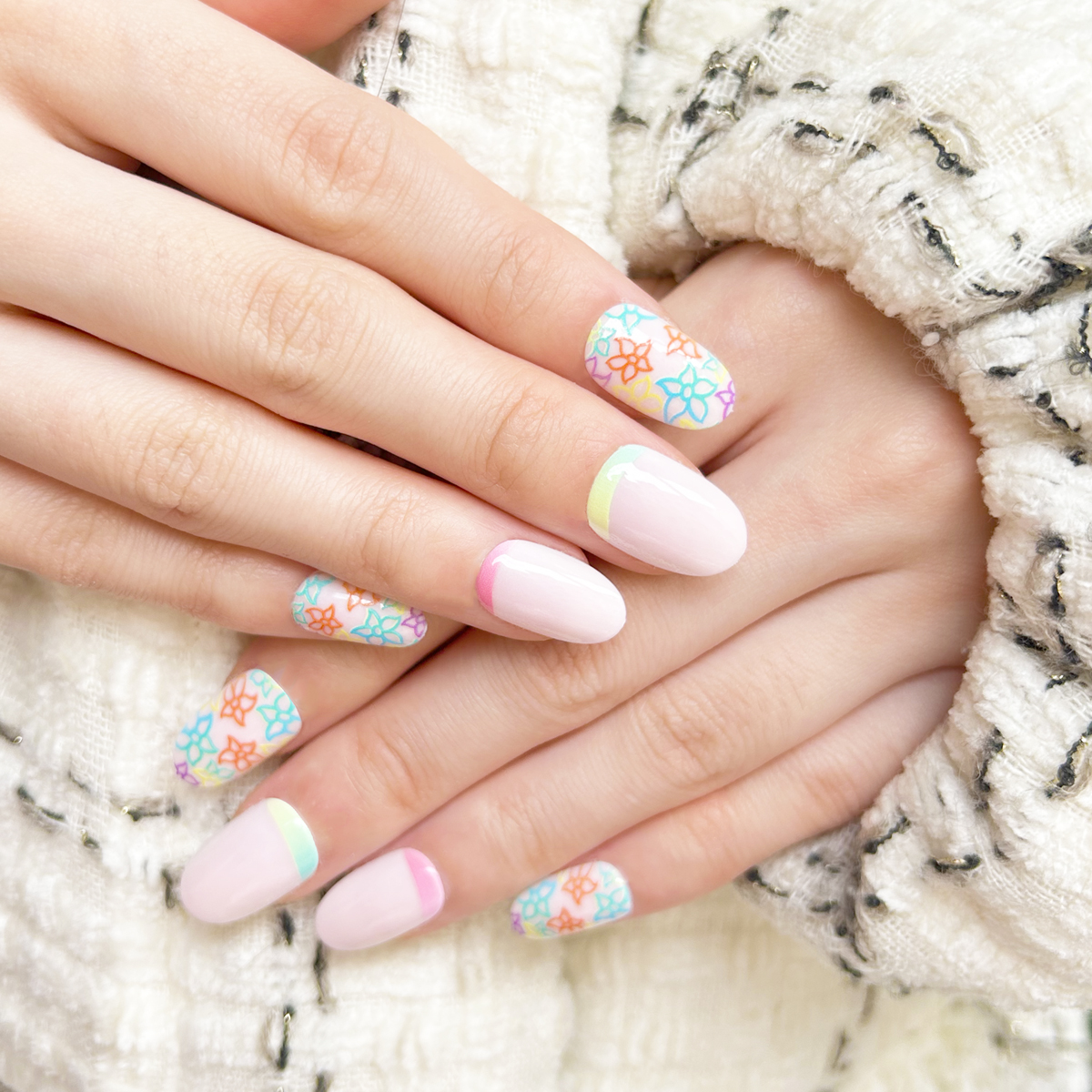24 PCS PRESS ON NAIL TIPS OVAL SHAPE COLORFUL FLOWER PATTERN details Picture